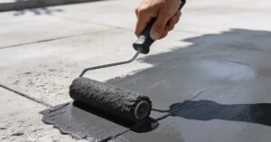 Jaka farba do betonu na zewnątrz? Wybierz idealną do malowania betonu